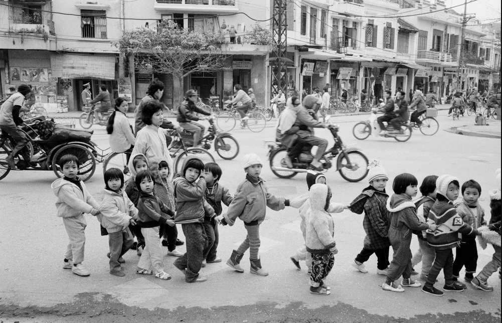 Ảnh chụp tại Hà Nội năm 1990 ( minh họa, ảnh chụp bởi John Vink