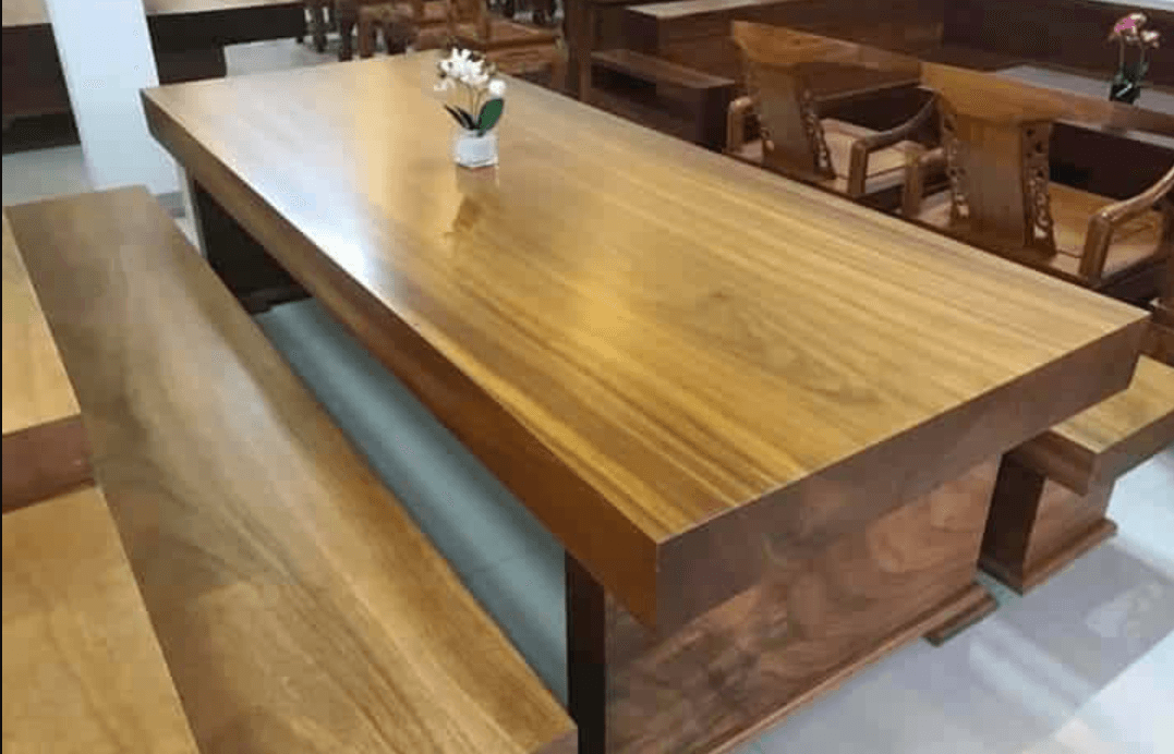 HÌnh ảnh bàn ghế được làm từ khối gỗ táu cỡ lớn rất chất lượng