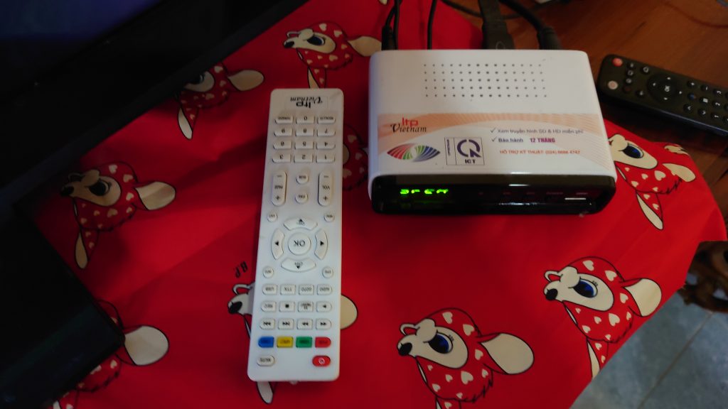Đầu thu truyền hình mặt đất DVB - T2 LTP Việt Nam kèm theo điều khiển khá đồng bộ