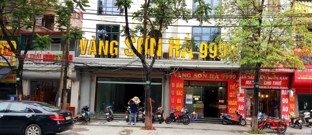 Không gian quầy kim hoàn showroom Sơn Hà